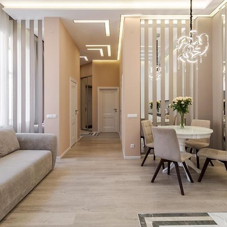 Royal Stylish Apartment In The Old City Lviv Buitenkant foto