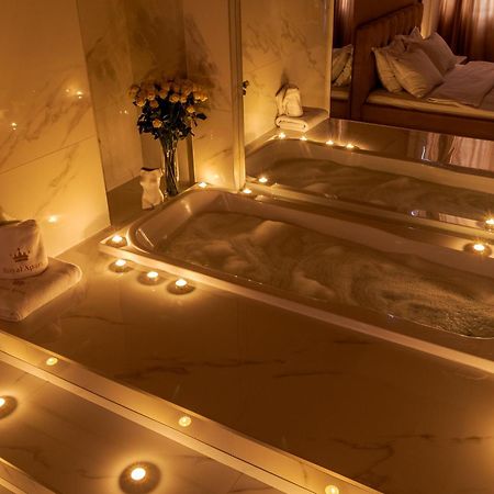 Royal Stylish Apartment In The Old City Lviv Buitenkant foto