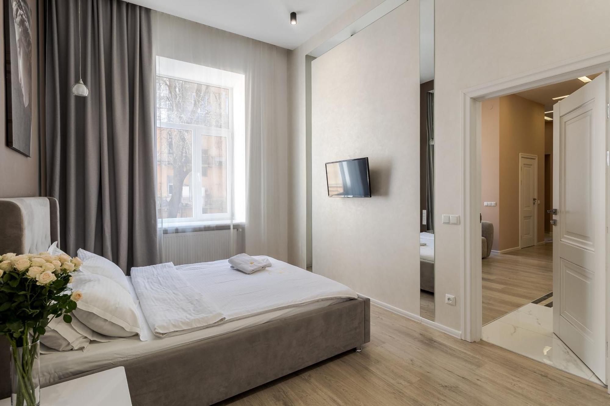 Royal Stylish Apartment In The Old City Lviv Buitenkant foto