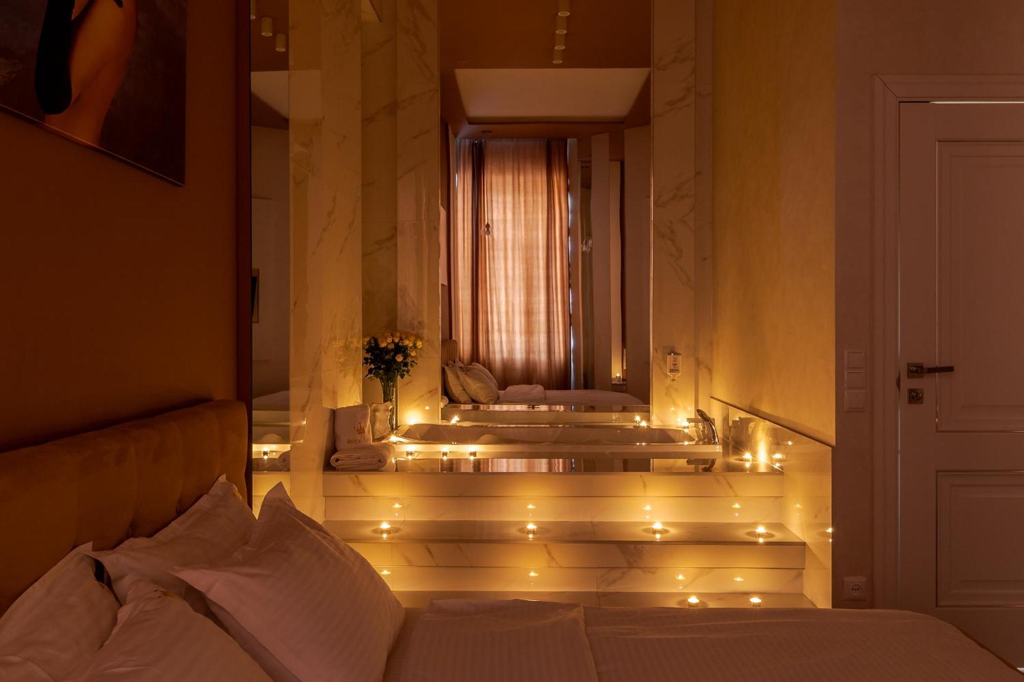 Royal Stylish Apartment In The Old City Lviv Buitenkant foto