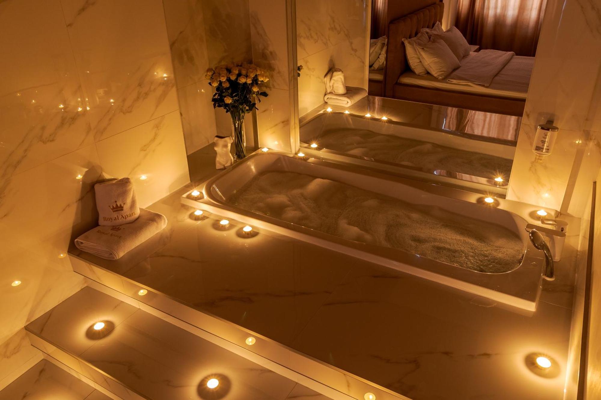 Royal Stylish Apartment In The Old City Lviv Buitenkant foto
