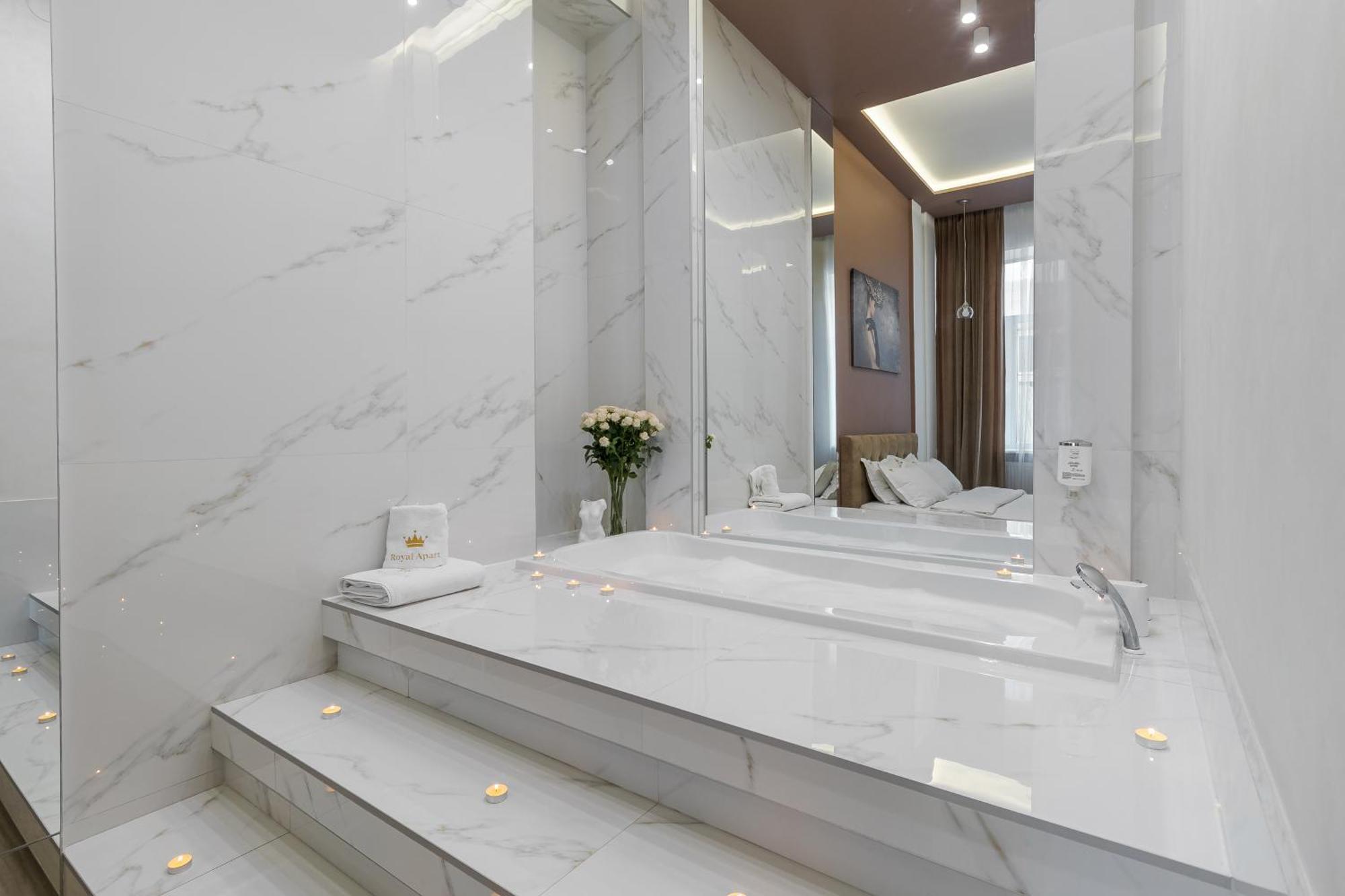 Royal Stylish Apartment In The Old City Lviv Buitenkant foto