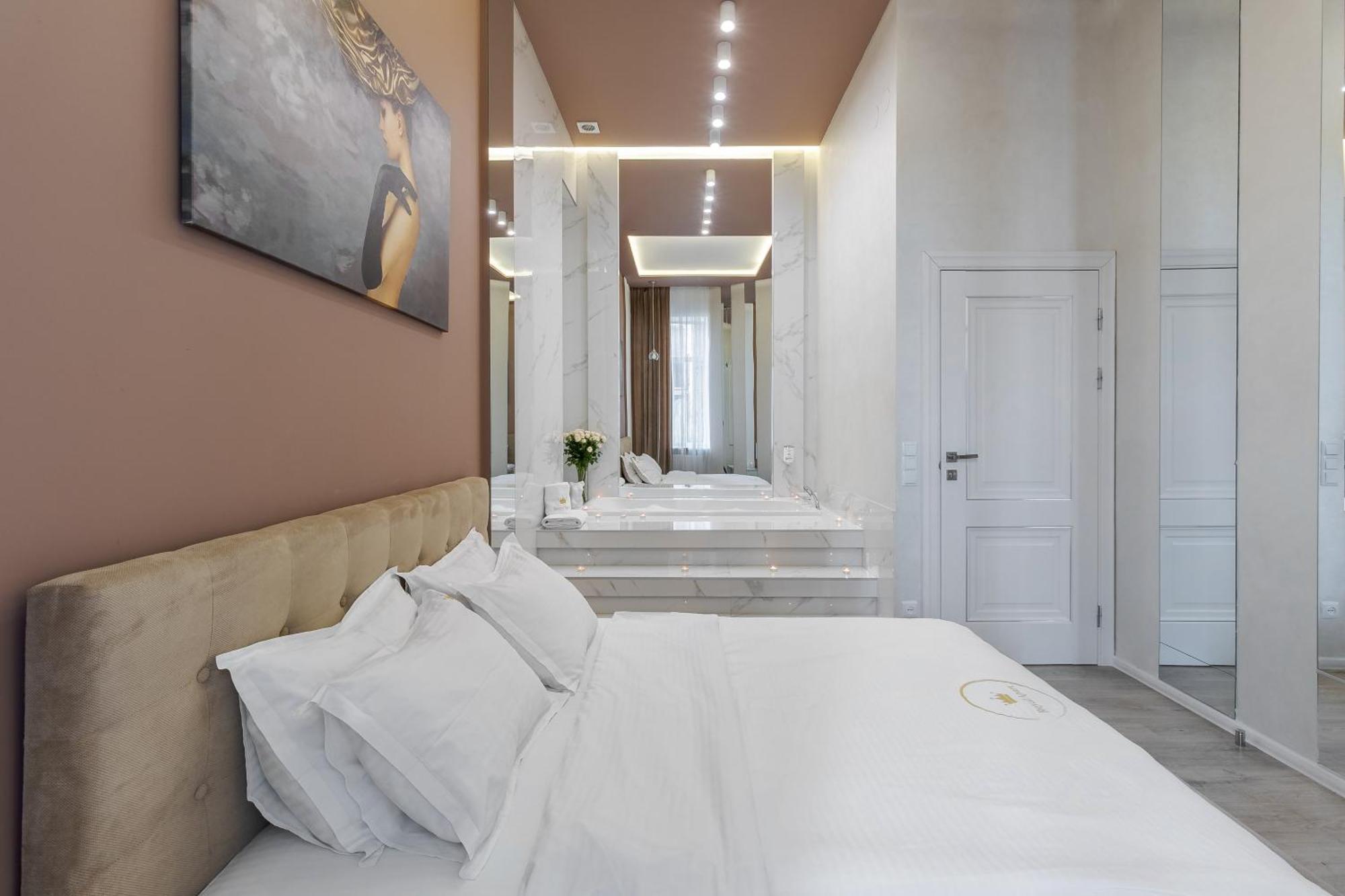 Royal Stylish Apartment In The Old City Lviv Buitenkant foto