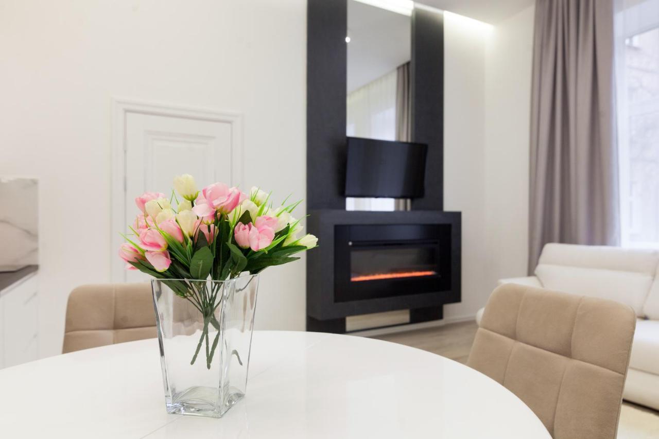 Royal Stylish Apartment In The Old City Lviv Buitenkant foto
