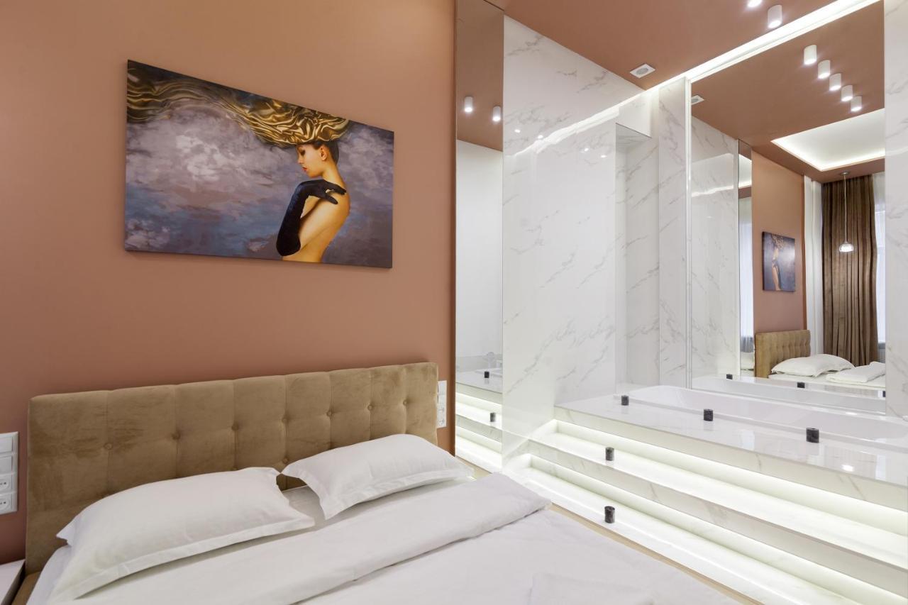 Royal Stylish Apartment In The Old City Lviv Buitenkant foto