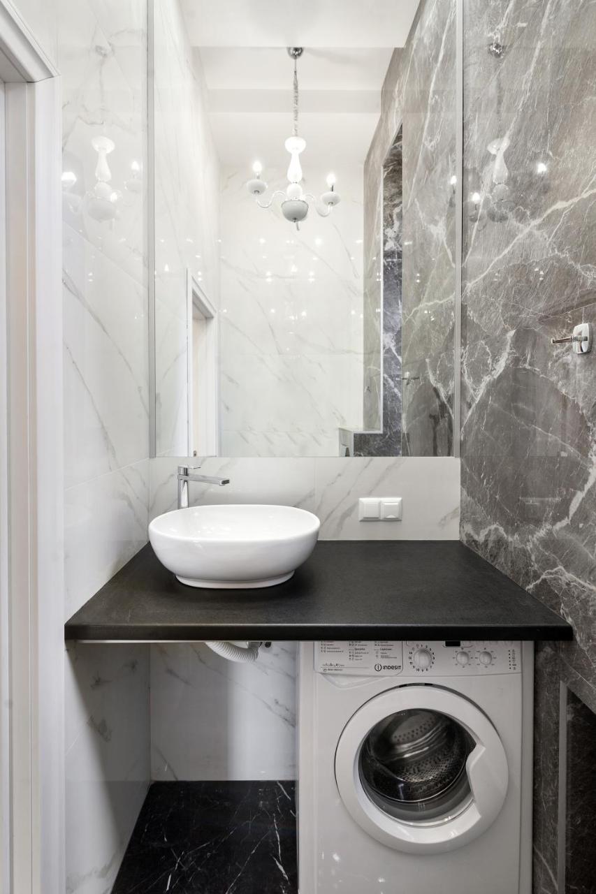 Royal Stylish Apartment In The Old City Lviv Buitenkant foto