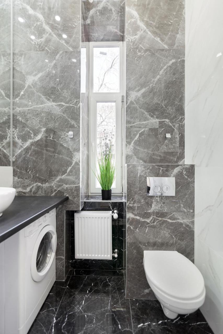 Royal Stylish Apartment In The Old City Lviv Buitenkant foto