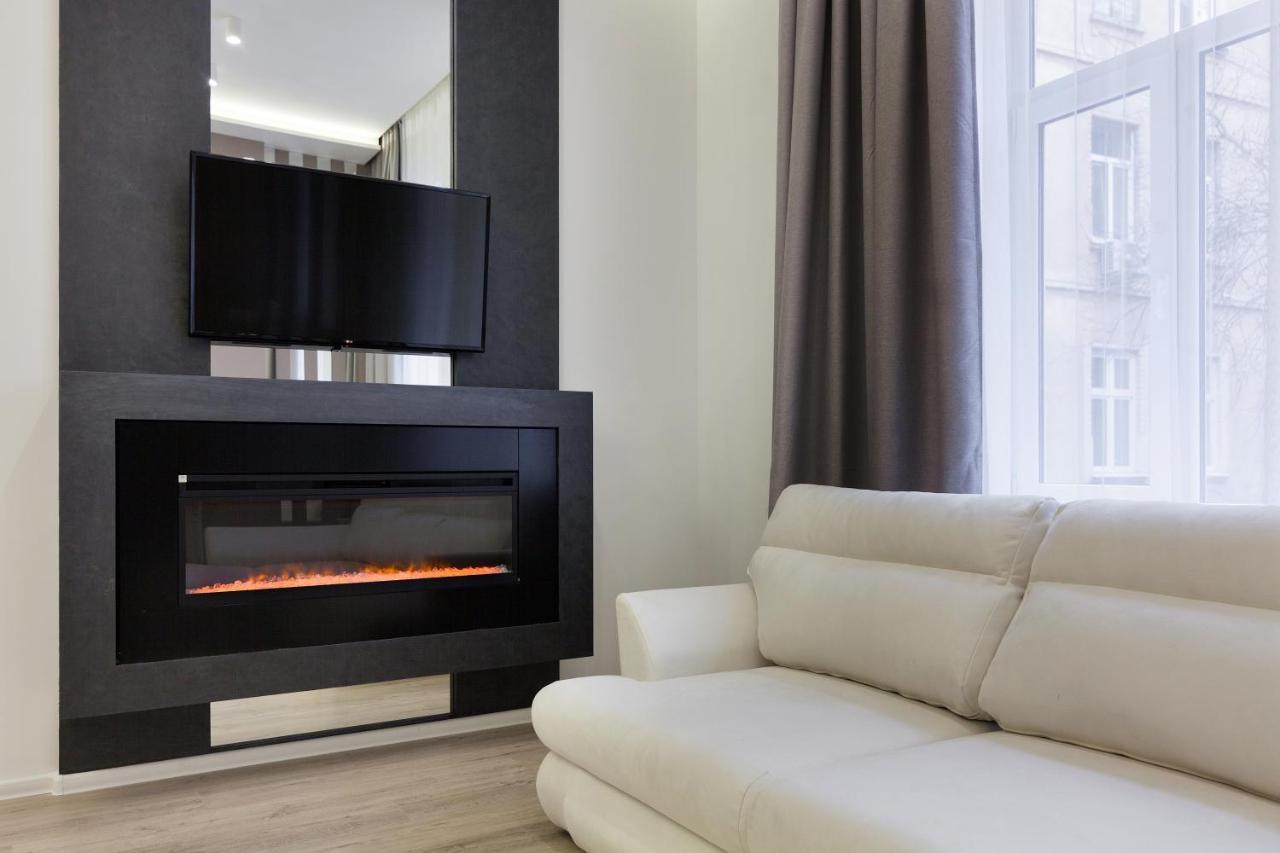 Royal Stylish Apartment In The Old City Lviv Buitenkant foto