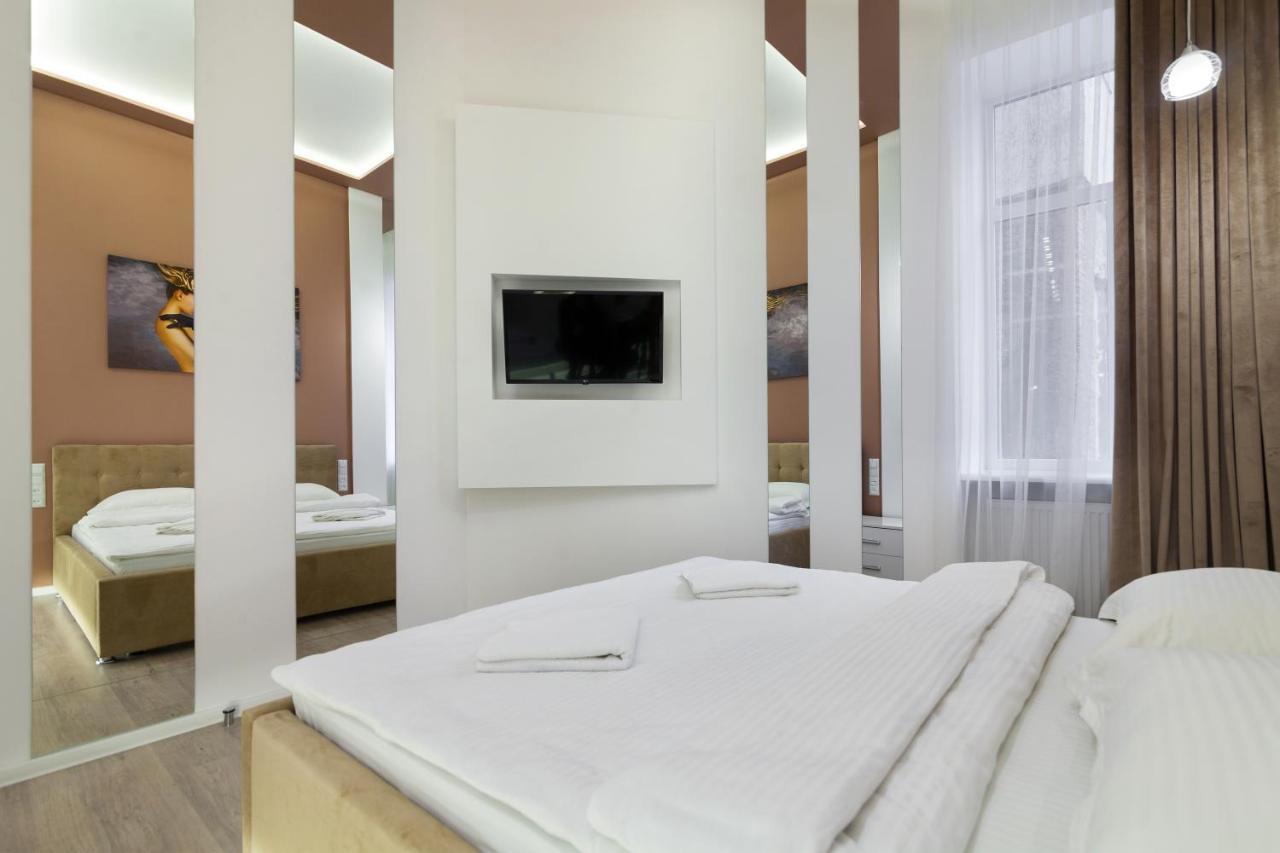 Royal Stylish Apartment In The Old City Lviv Buitenkant foto