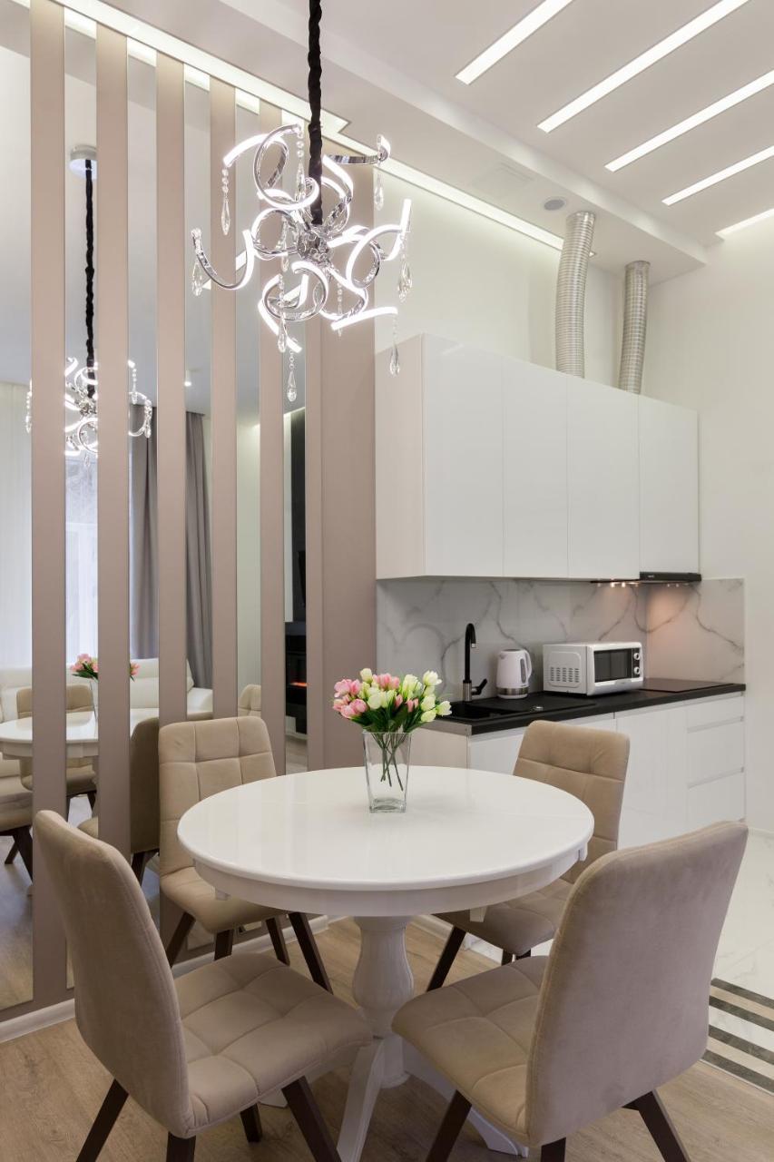 Royal Stylish Apartment In The Old City Lviv Buitenkant foto
