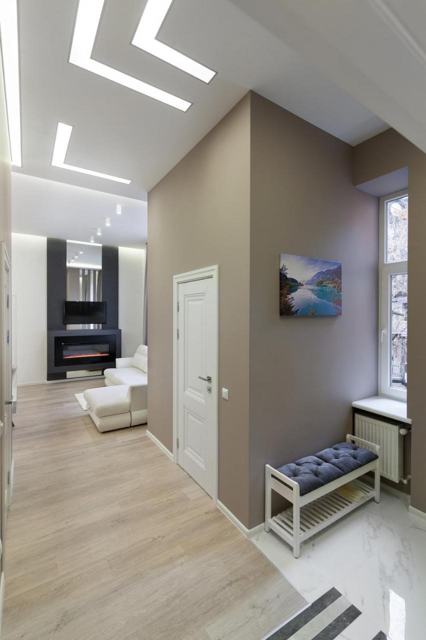 Royal Stylish Apartment In The Old City Lviv Buitenkant foto