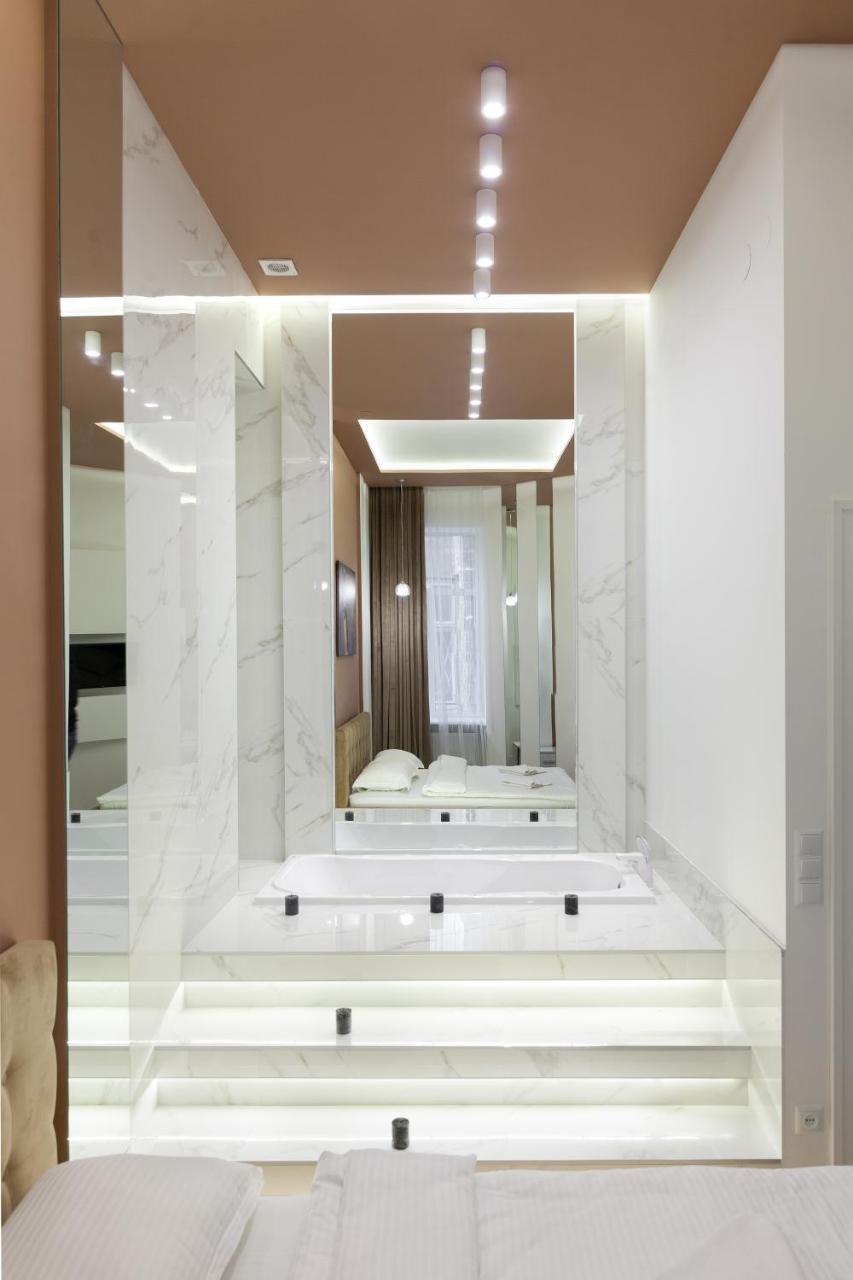Royal Stylish Apartment In The Old City Lviv Buitenkant foto